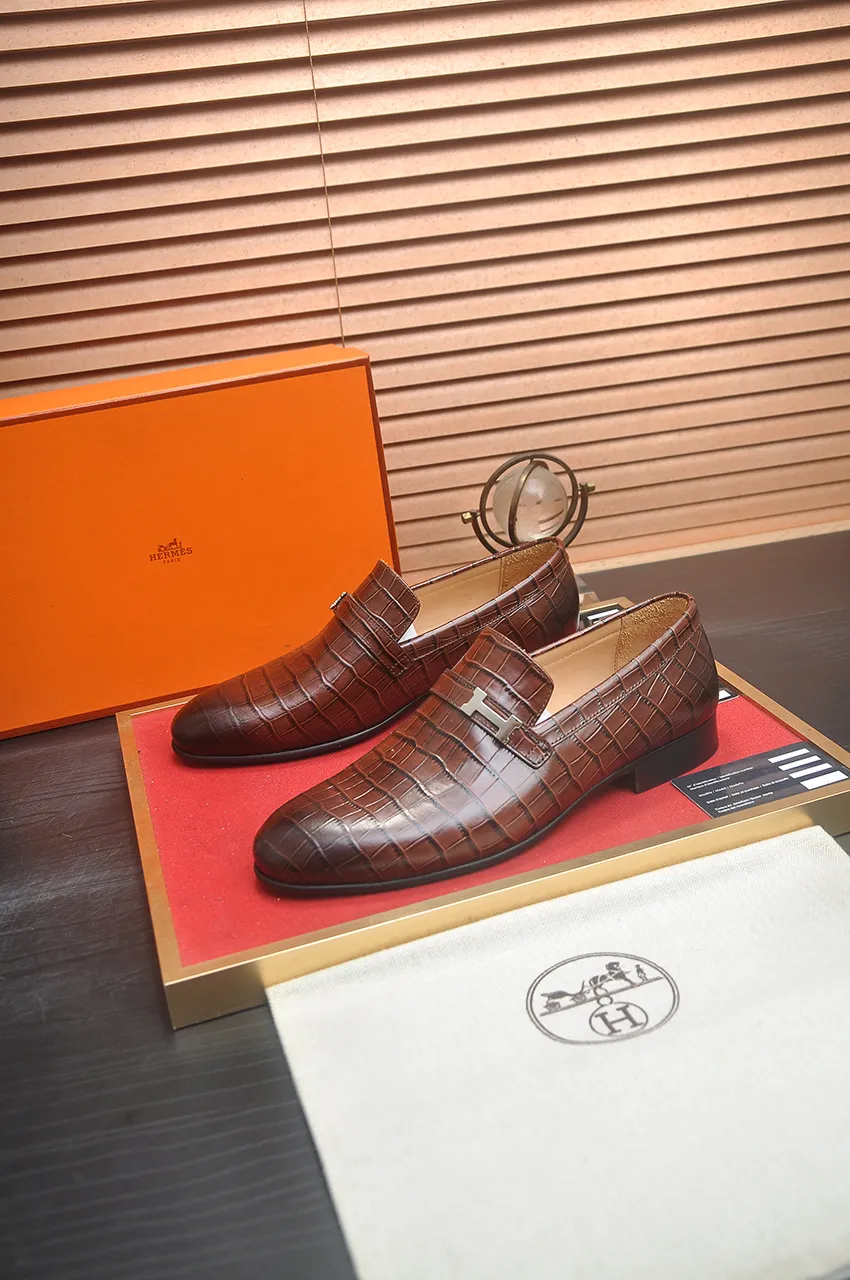 Men's shoes💰540💶[HERMES] (cowhide lining)🍀Italian top luxury🍀He does not pursue novel styles and gorgeous colors, but attracts the favor of successful men with his flawless, elegant and classic style. Formal leather shoes This very comfortable, simple and stable style allows you to easily match any style! The pattern is absolutely 1:1 refined from the original case, and we strive for excellence in materials, imported cowhide + cowhide lining💪💪💪extraordinary texture👍! .Code number: 39-45 (45 customized)